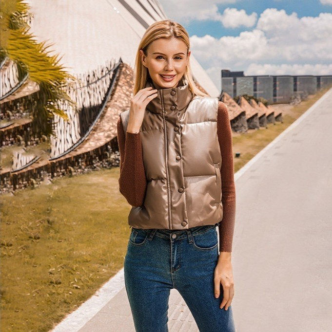 Modern Sleeveless Puffer Gilet for Men with Buttons and Stand-up Collar | with Pockets